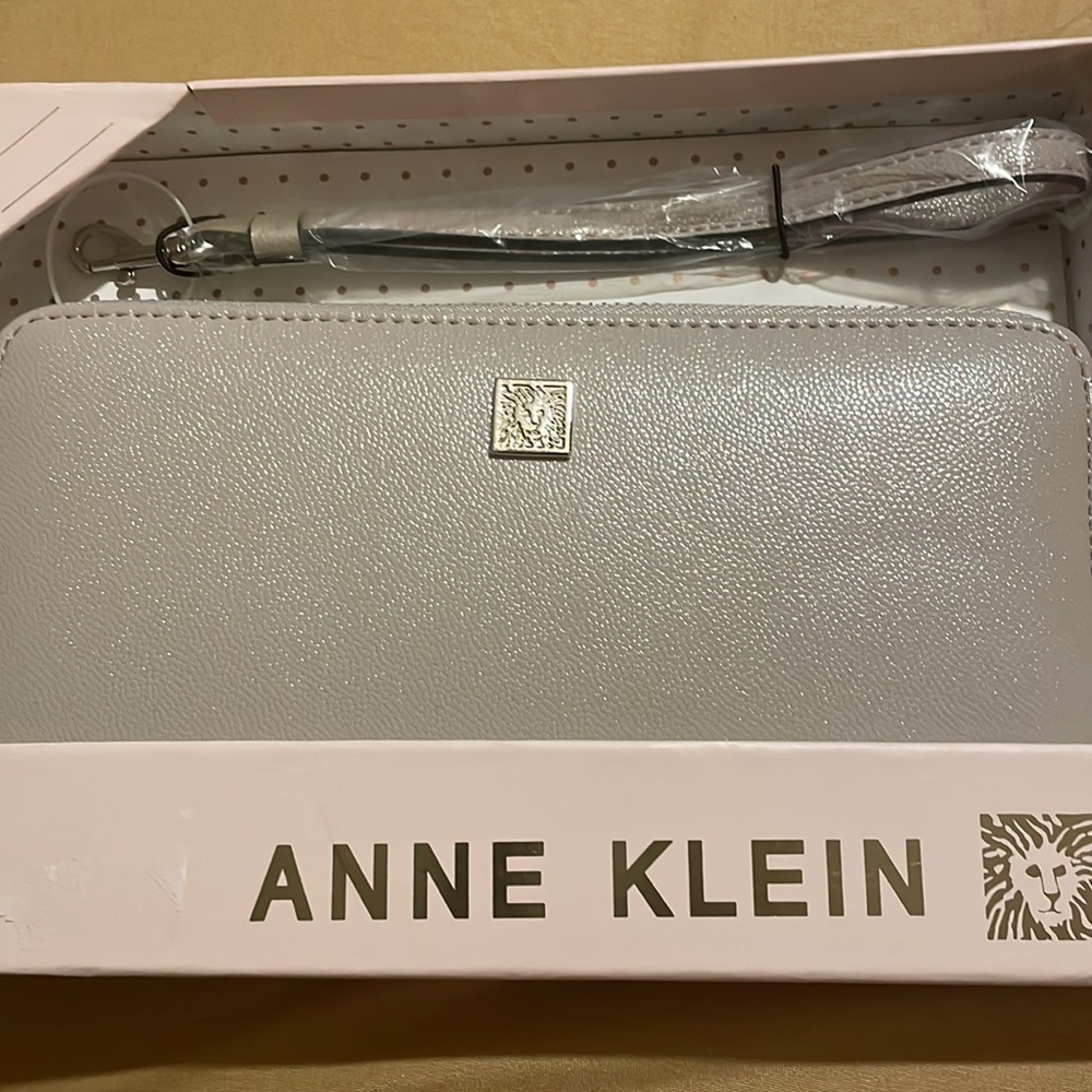 Ann Klein wallet with strap beautiful new - Picture 3 of 3